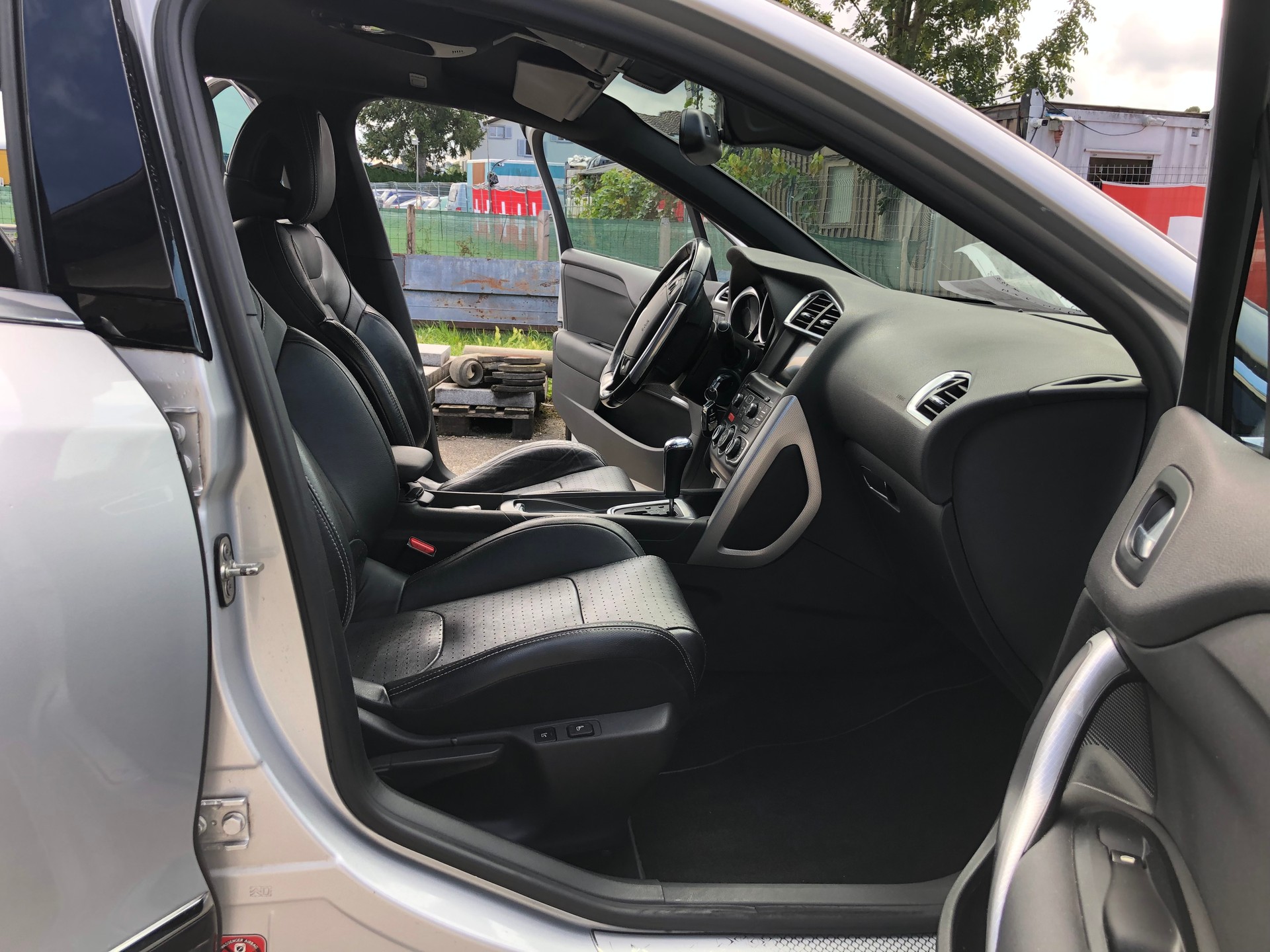 DS AUTOMOBILES DS4 2.0 HDi Sport Chic Automatic-image-8