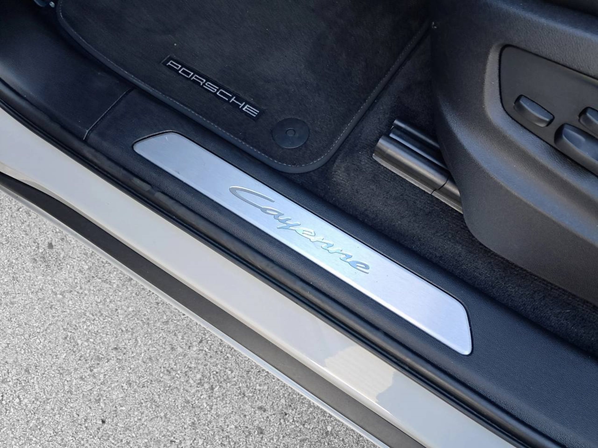 PORSCHE Cayenne E-Hybrid Coupé-image-26