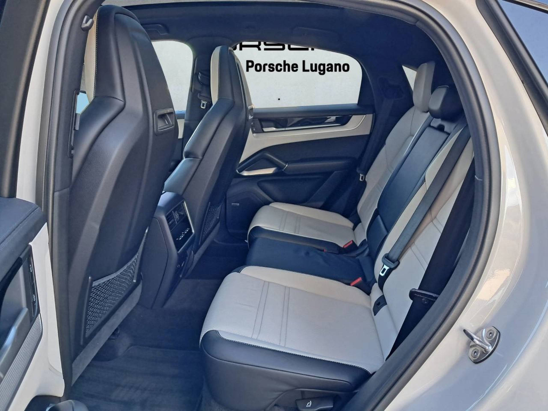 PORSCHE Cayenne E-Hybrid Coupé-image-17