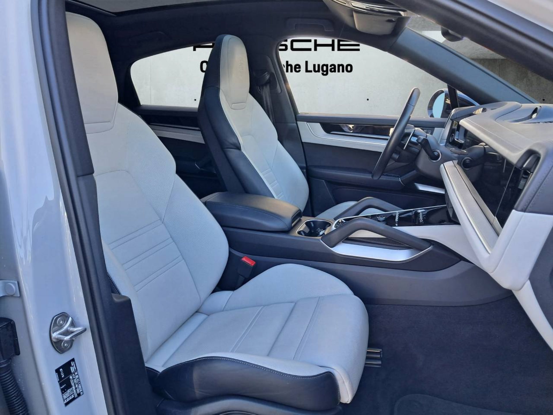 PORSCHE Cayenne E-Hybrid Coupé-image-14