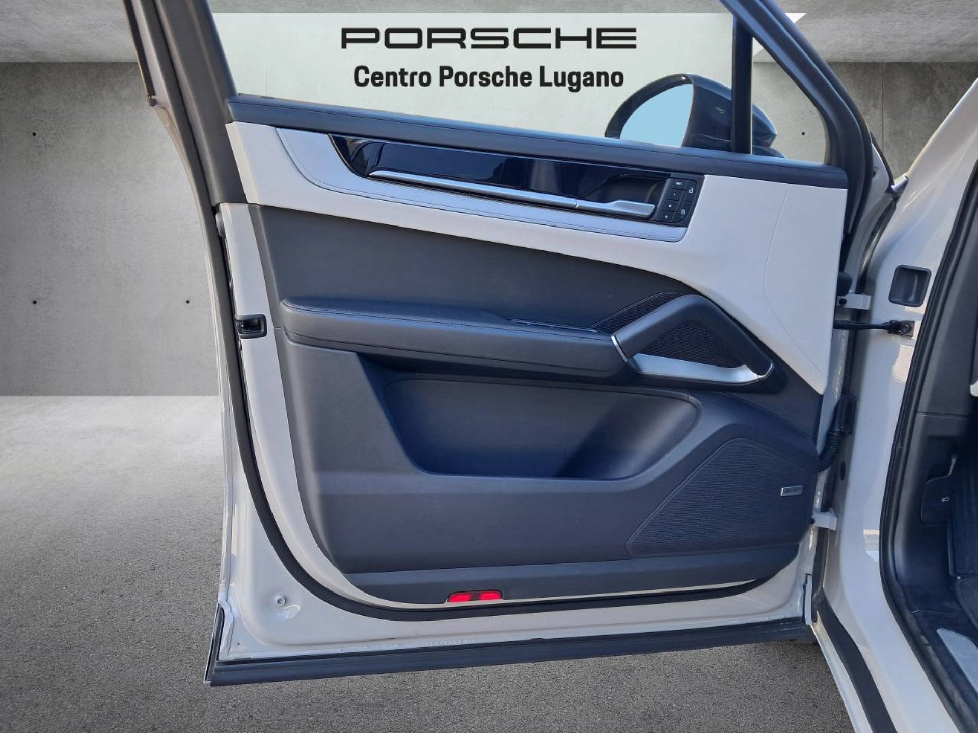 PORSCHE Cayenne E-Hybrid Coupé-image-23