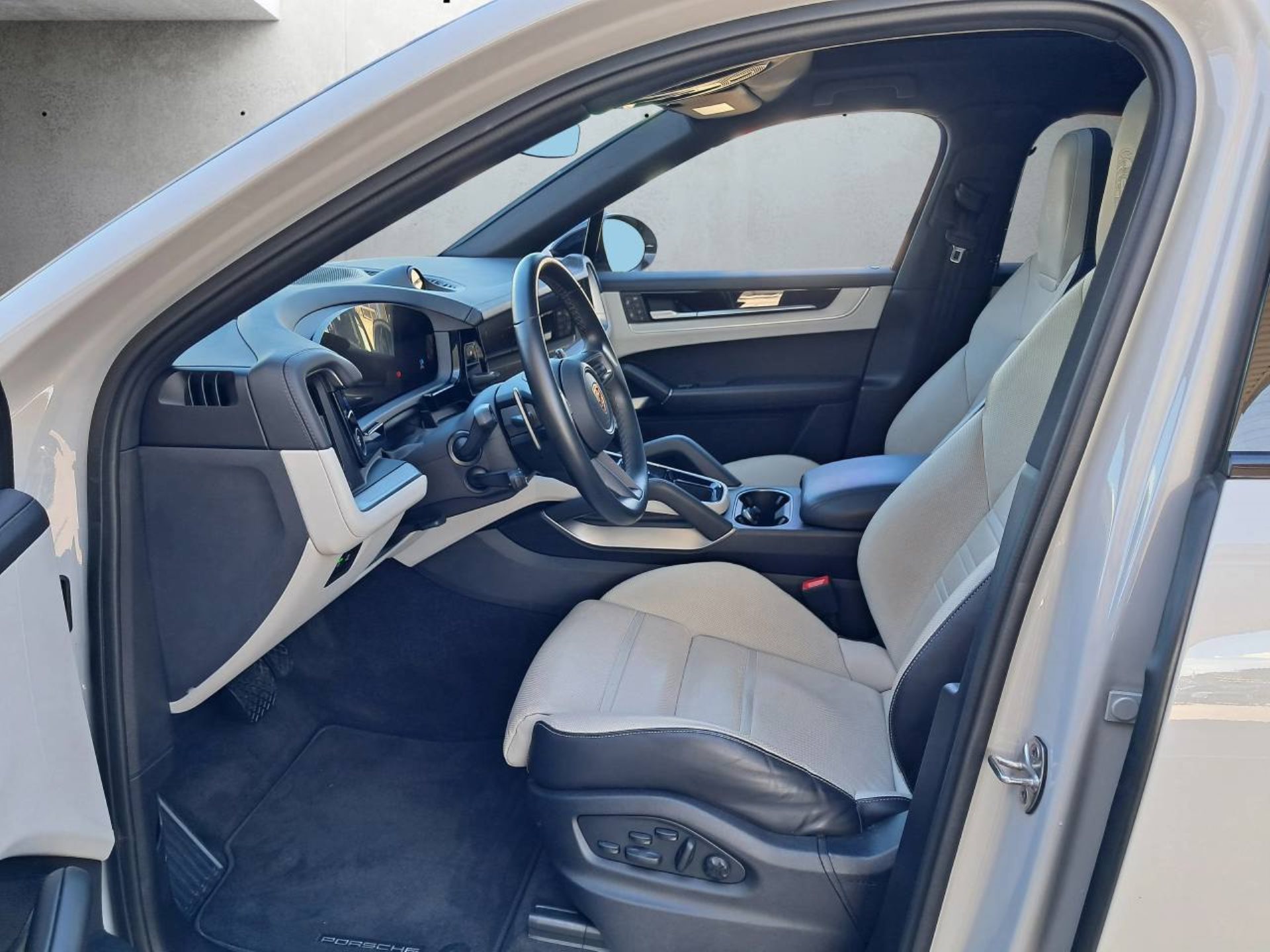PORSCHE Cayenne E-Hybrid Coupé-image-3