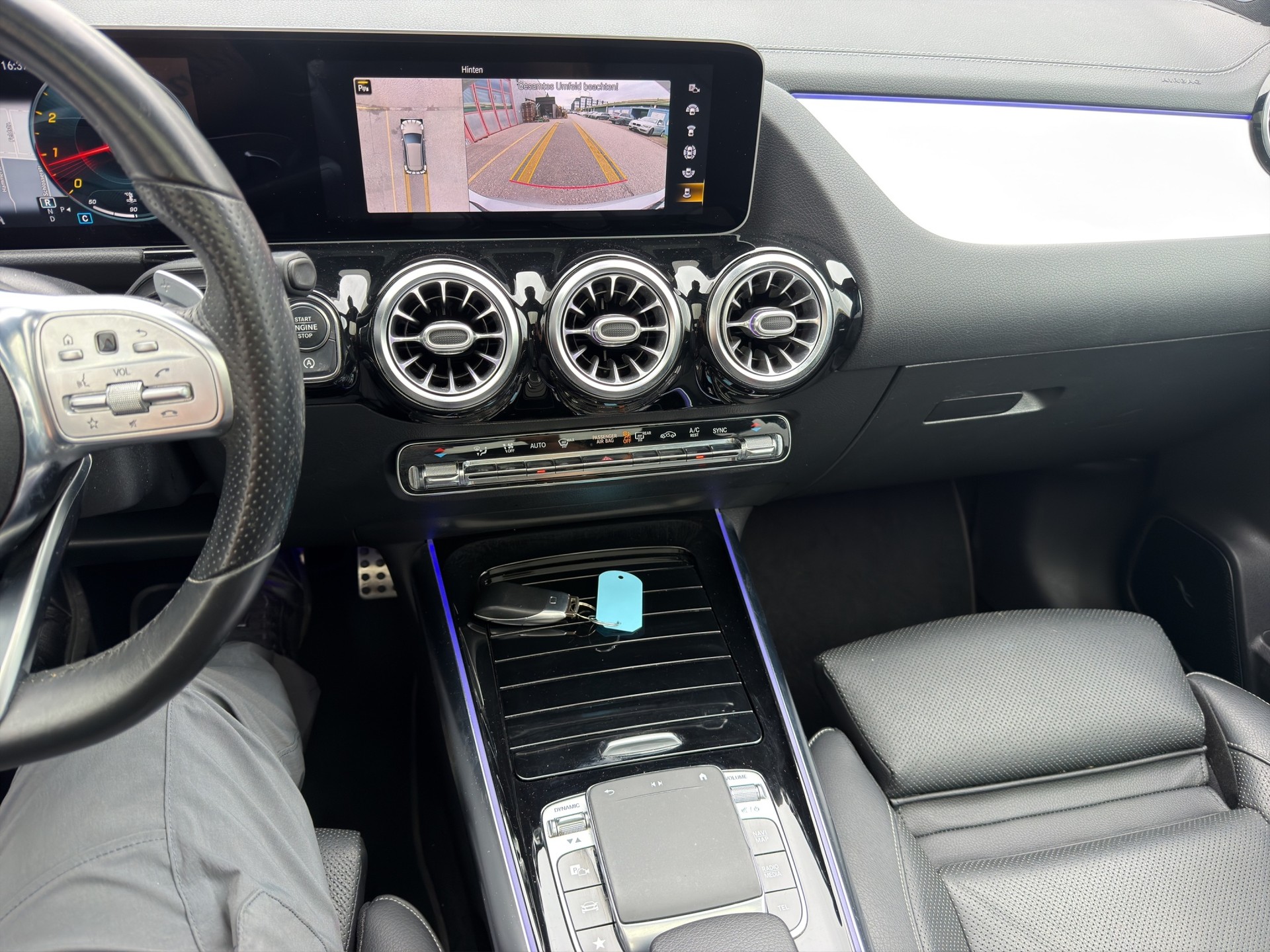 MERCEDES-BENZ B 250 4Matic AMG Line-image-17