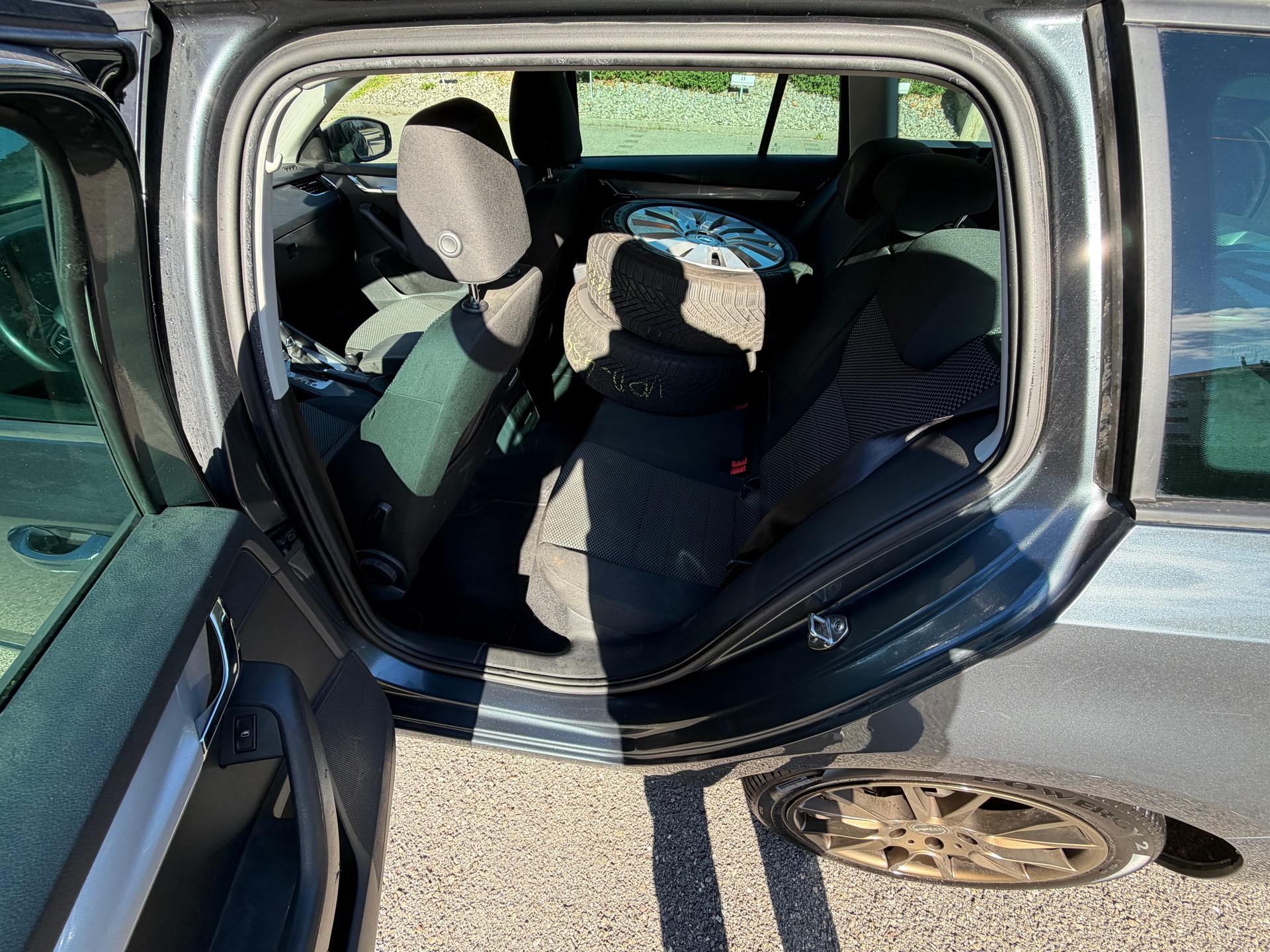 SKODA Octavia Combi 2.0 TDI Ambition DSG-image-14