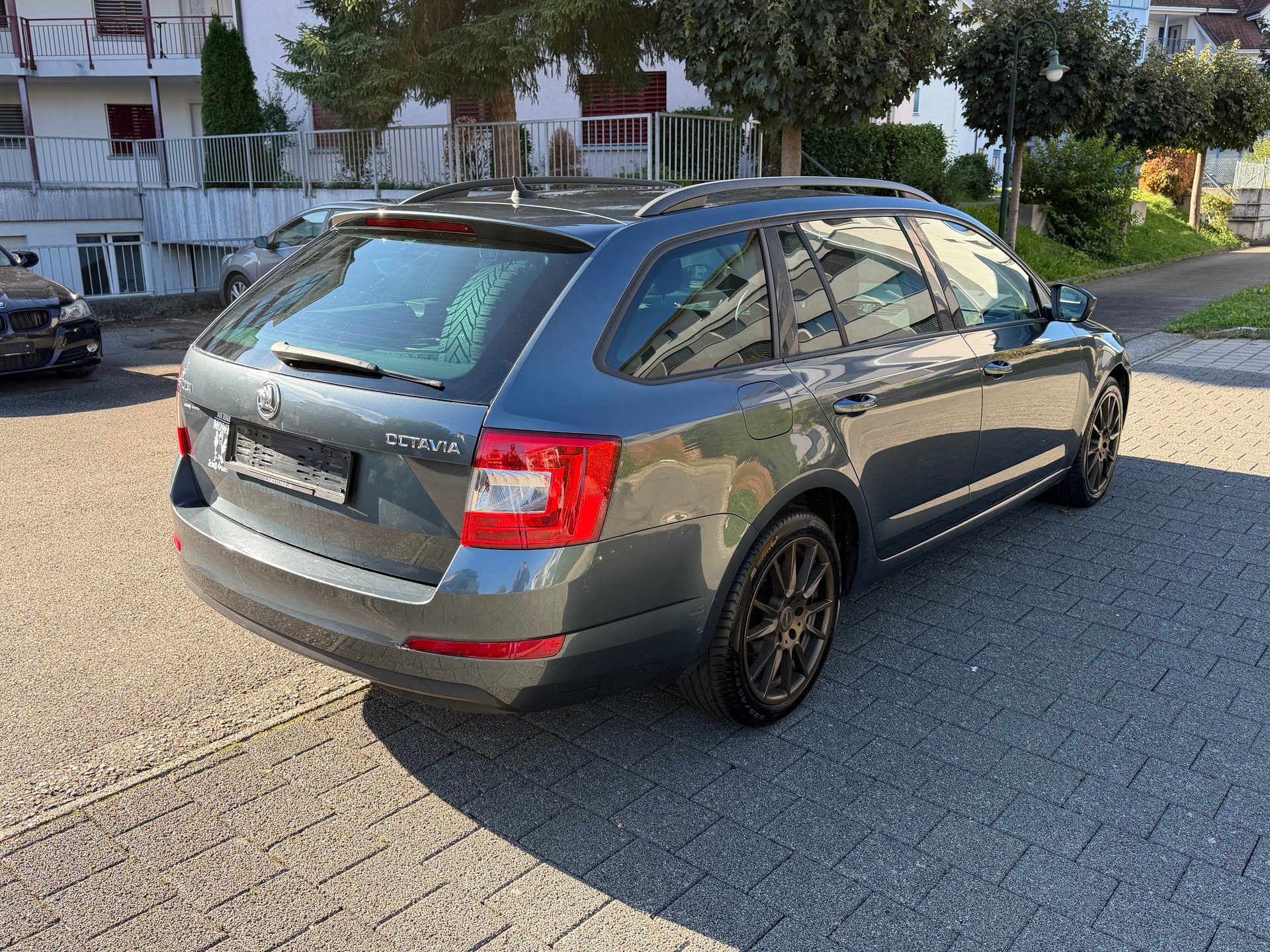 SKODA Octavia Combi 2.0 TDI Ambition DSG-image-6