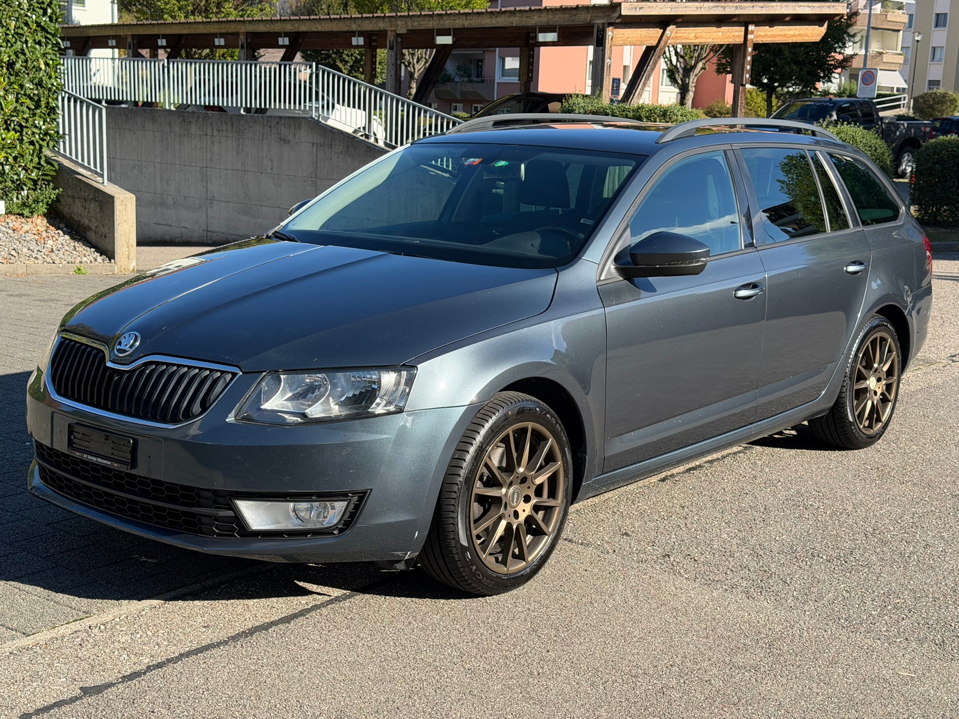 SKODA Octavia Combi 2.0 TDI Ambition DSG-image-2