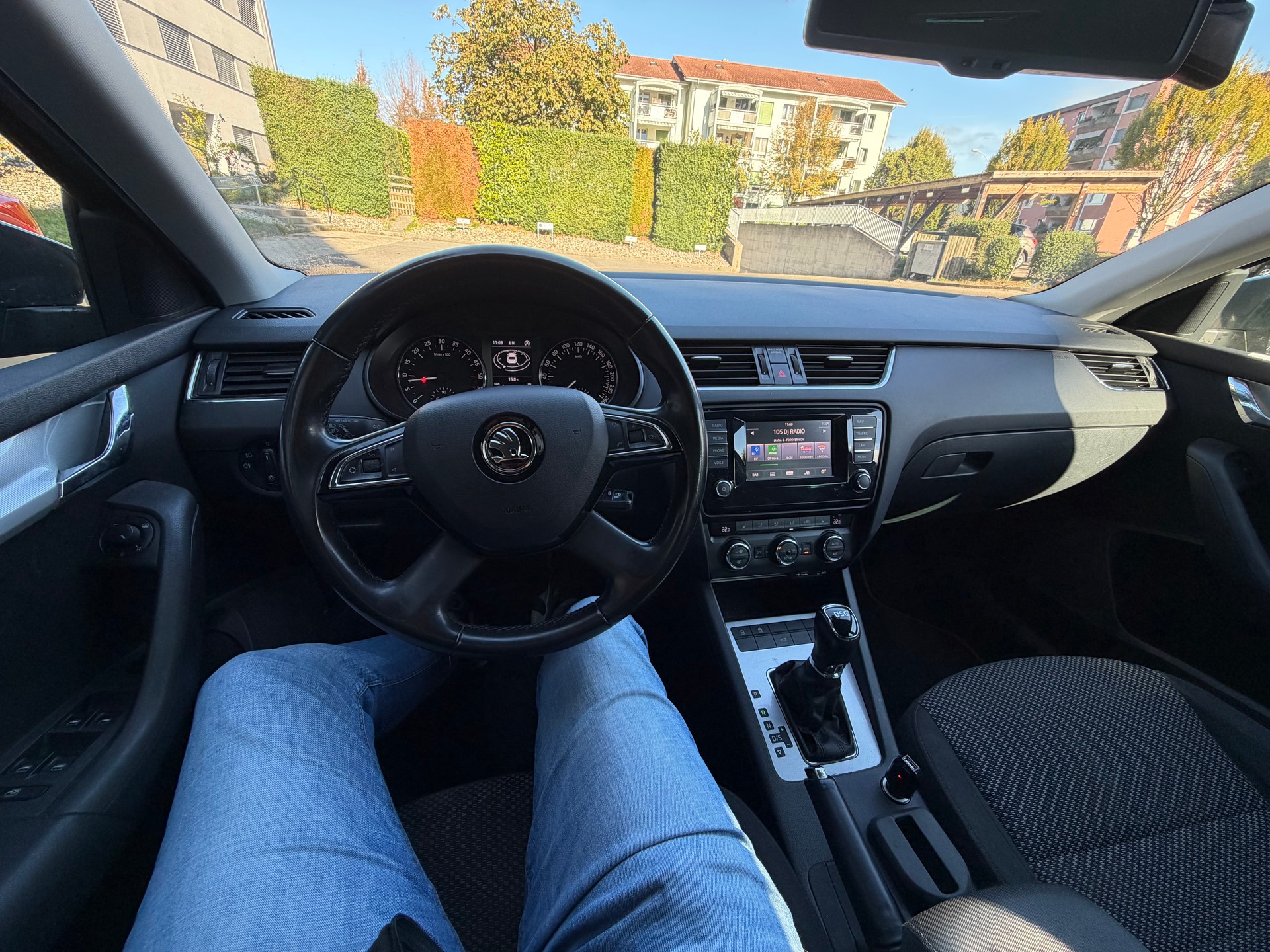 SKODA Octavia Combi 2.0 TDI Ambition DSG-image-13