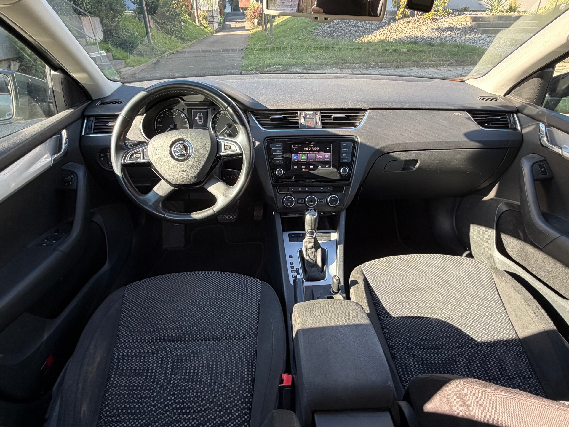 SKODA Octavia Combi 2.0 TDI Ambition DSG-image-8