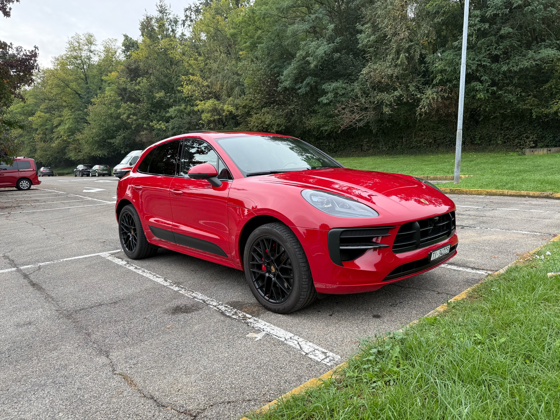 PORSCHE Macan GTS | Porsche Approved | Sport Chrono | Panorama-image-3