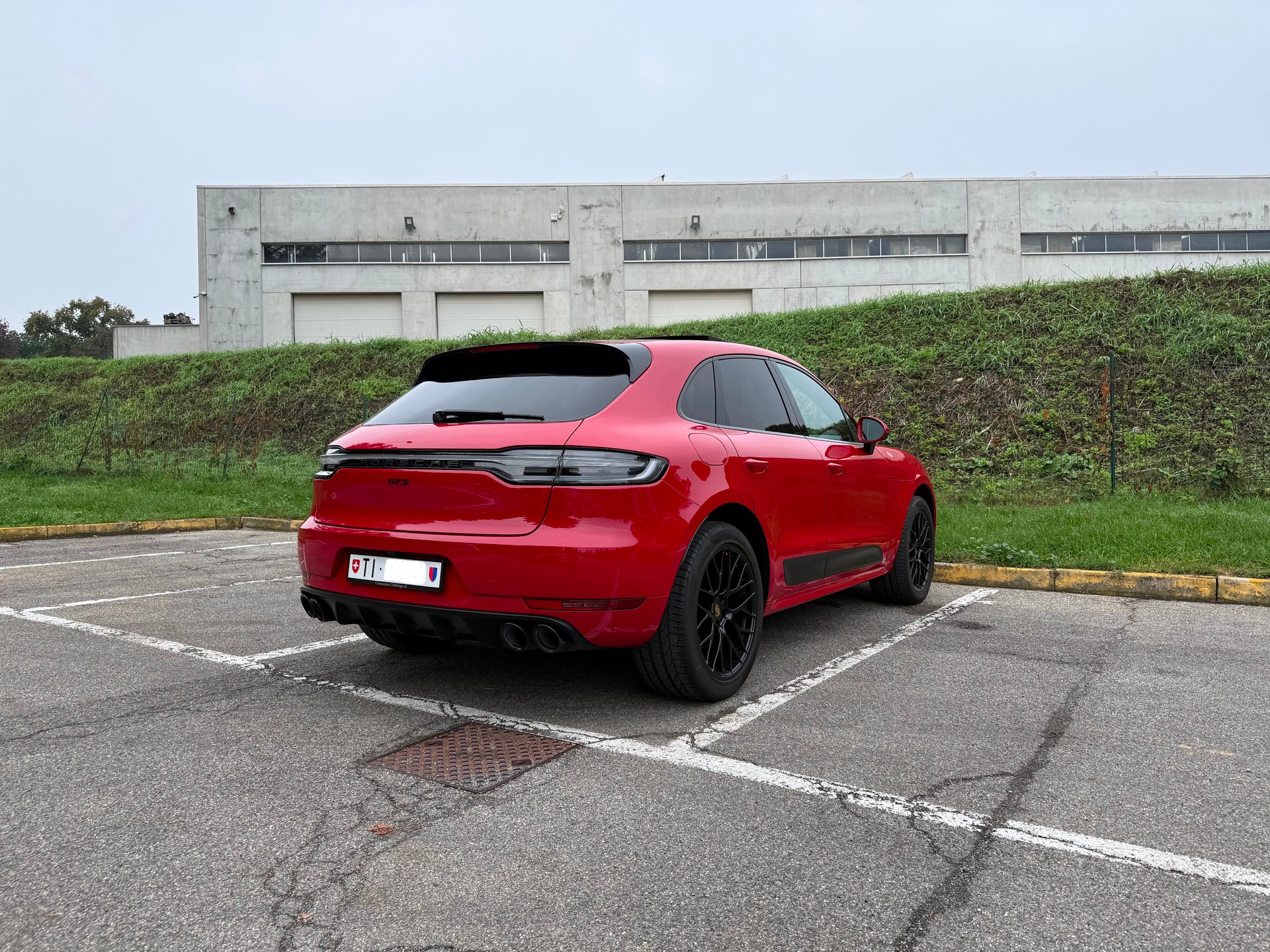 PORSCHE Macan GTS | Porsche Approved | Sport Chrono | Panorama-image-1