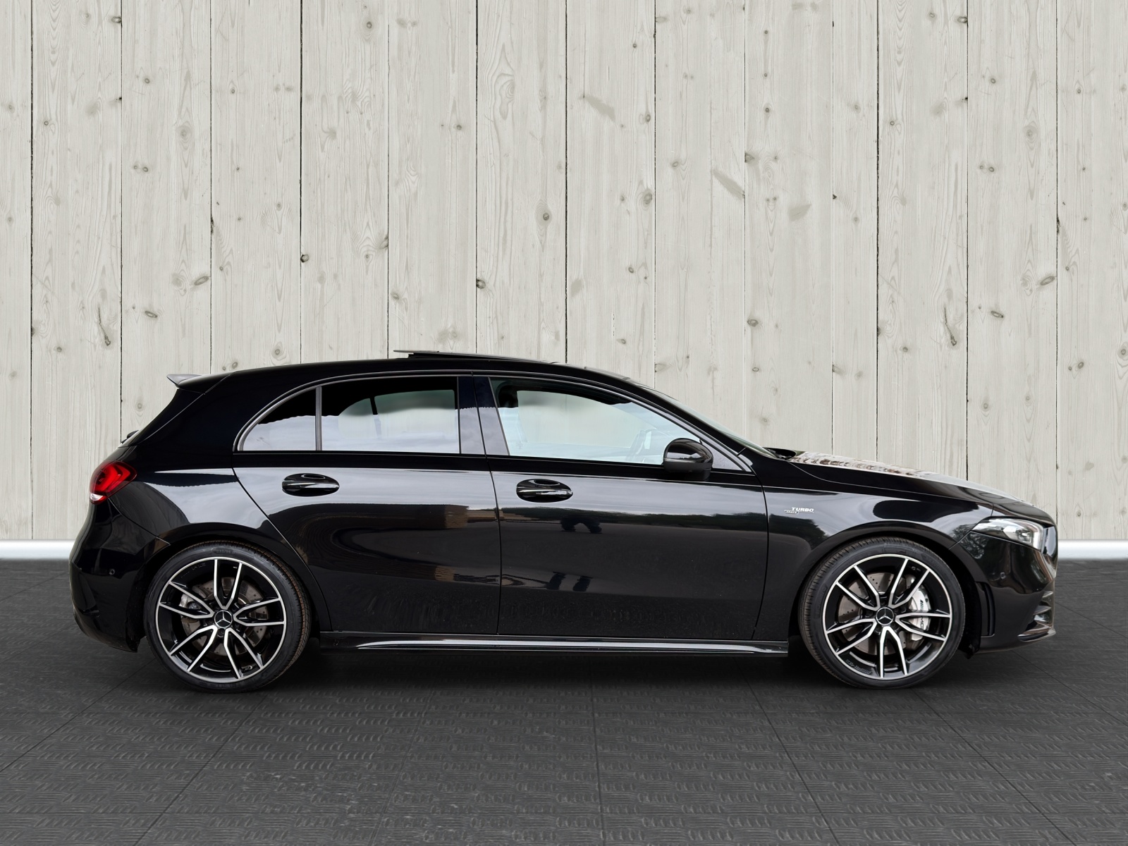 MERCEDES-BENZ A 35 AMG 4Matic Speedshift-image-7