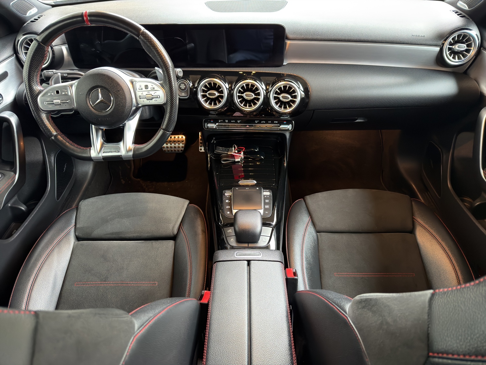 MERCEDES-BENZ A 35 AMG 4Matic Speedshift-image-8