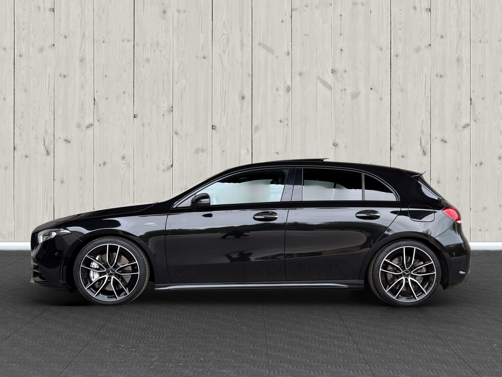 MERCEDES-BENZ A 35 AMG 4Matic Speedshift-image-3