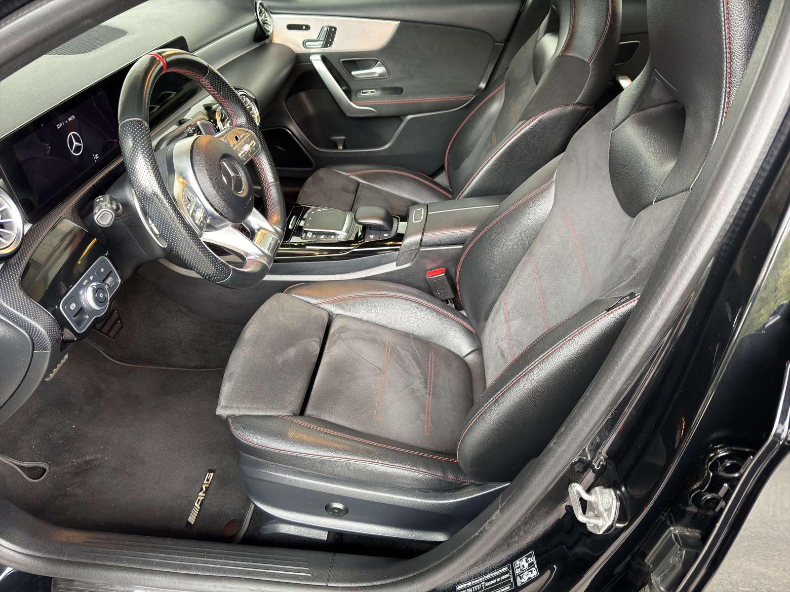 MERCEDES-BENZ A 35 AMG 4Matic Speedshift-image-11