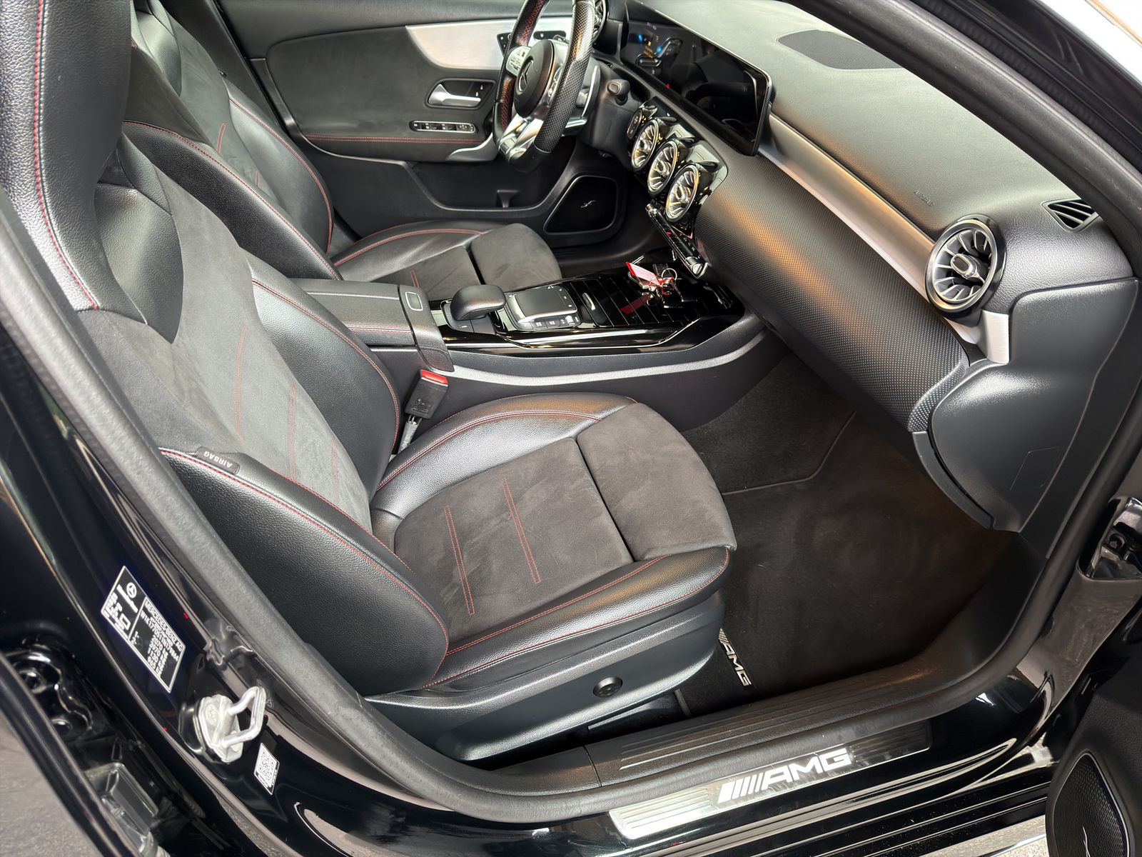 MERCEDES-BENZ A 35 AMG 4Matic Speedshift-image-12