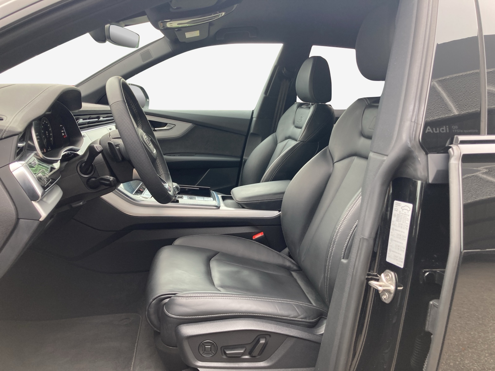 AUDI Q8 SUV TFSI e quattro 290 kW Attraction tiptronic-image-7