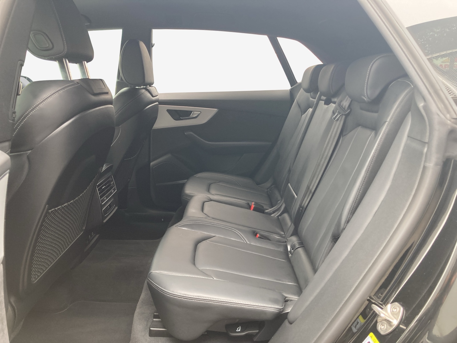 AUDI Q8 SUV TFSI e quattro 290 kW Attraction tiptronic-image-11