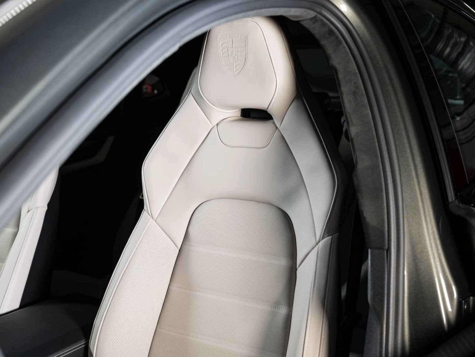 PORSCHE Panamera 4S E-Hybrid-image-13