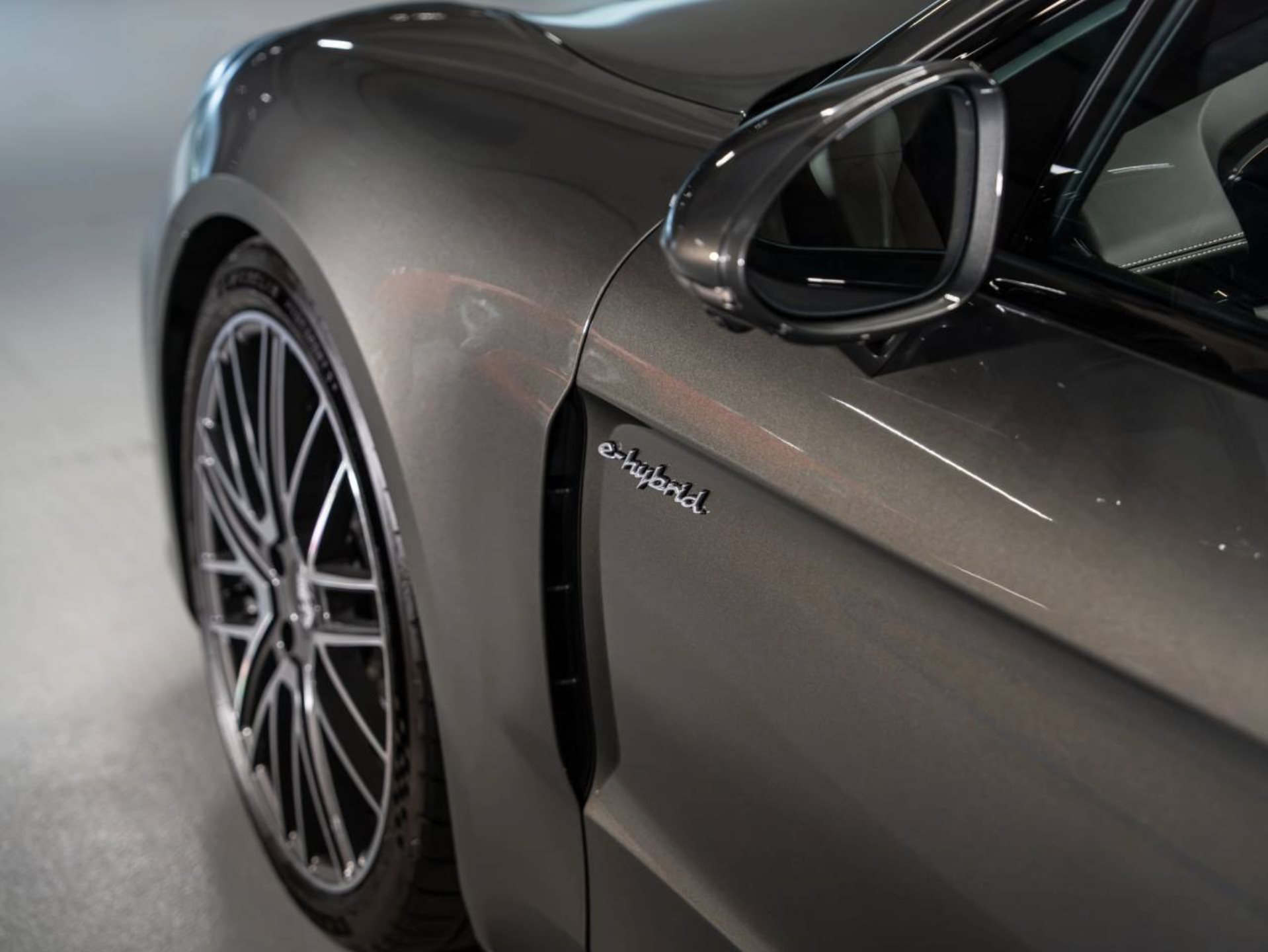 PORSCHE Panamera 4S E-Hybrid-image-23