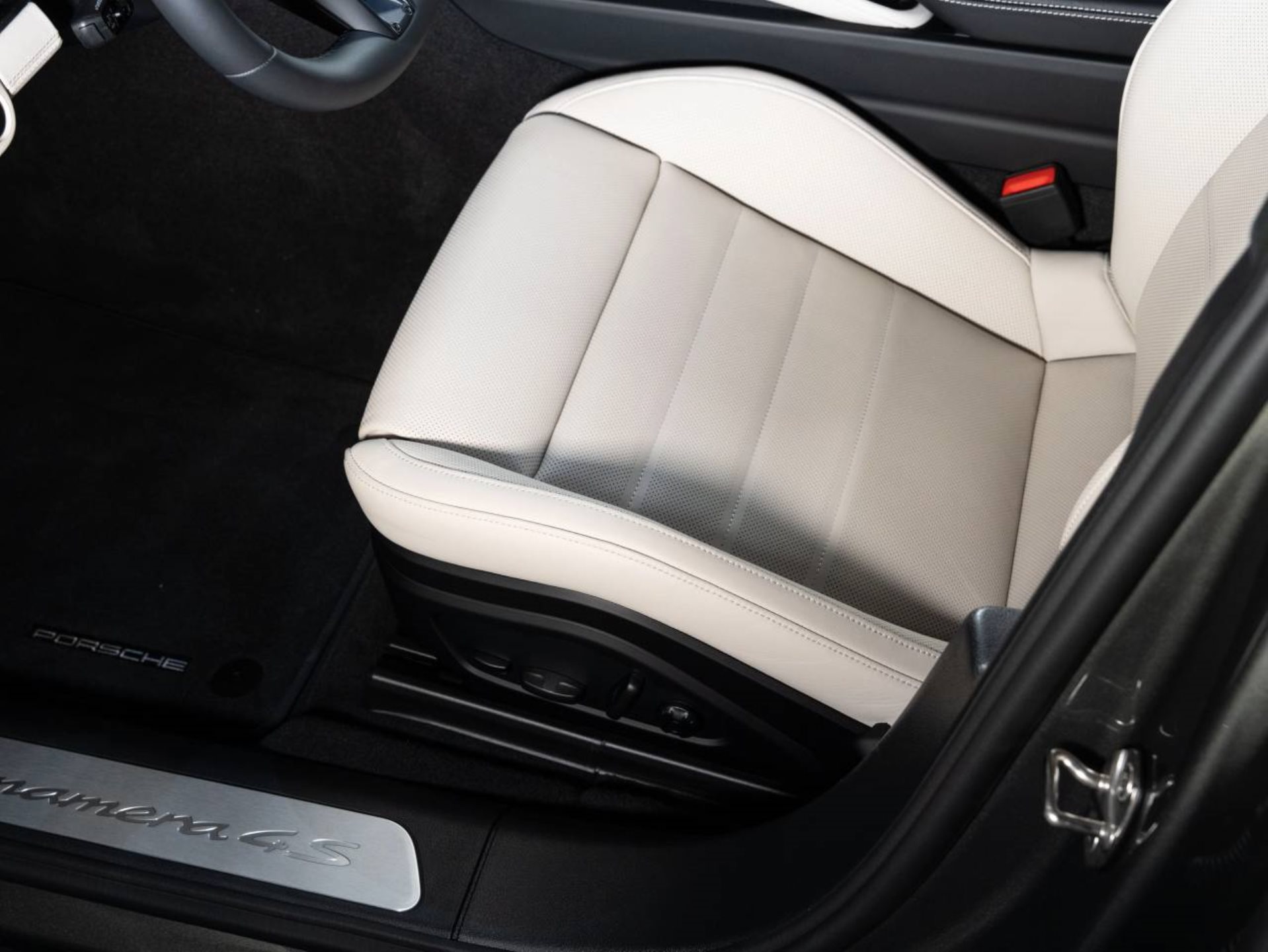 PORSCHE Panamera 4S E-Hybrid-image-15