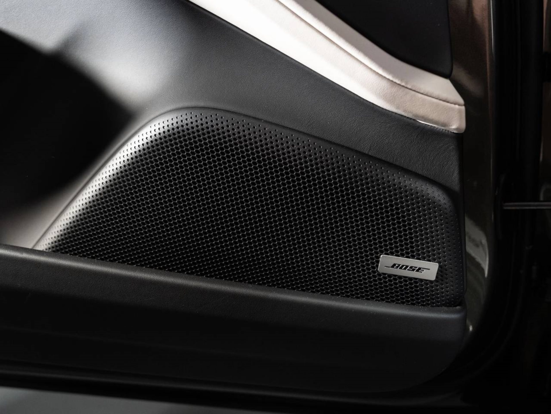 PORSCHE Panamera 4S E-Hybrid-image-17
