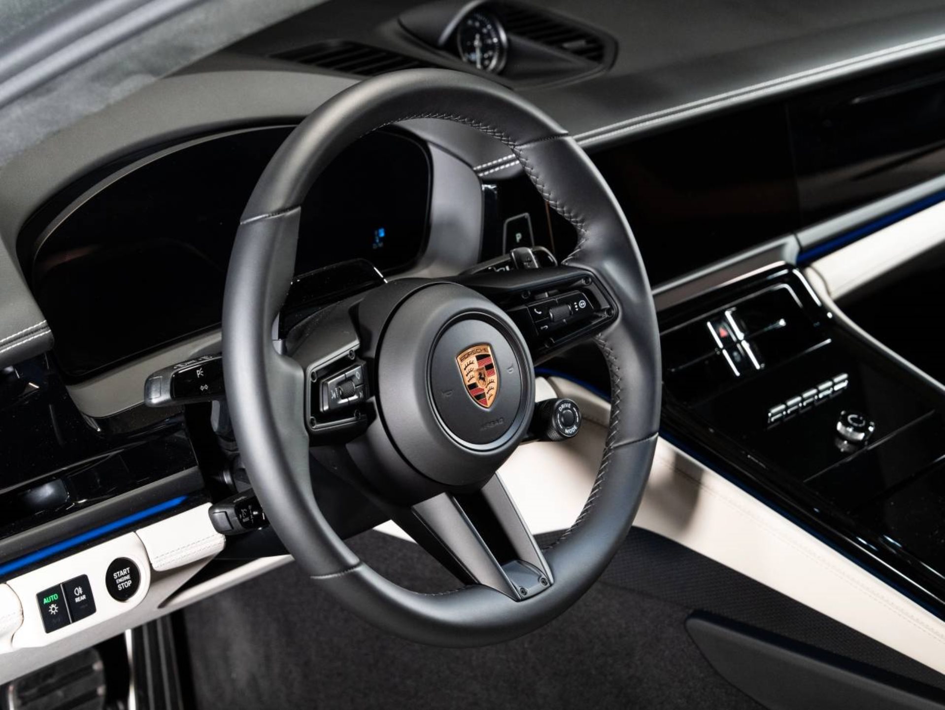 PORSCHE Panamera 4S E-Hybrid-image-8