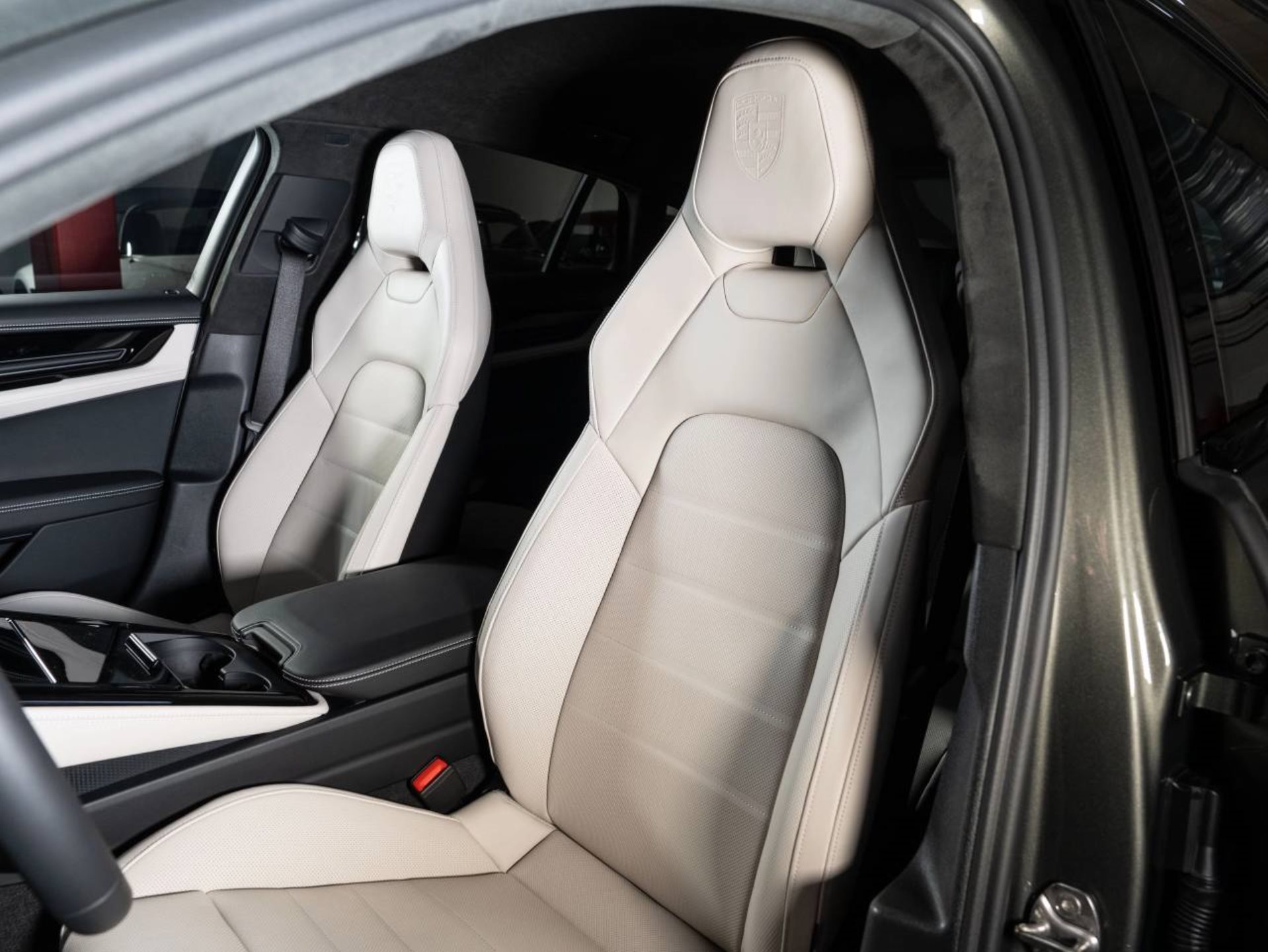 PORSCHE Panamera 4S E-Hybrid-image-4
