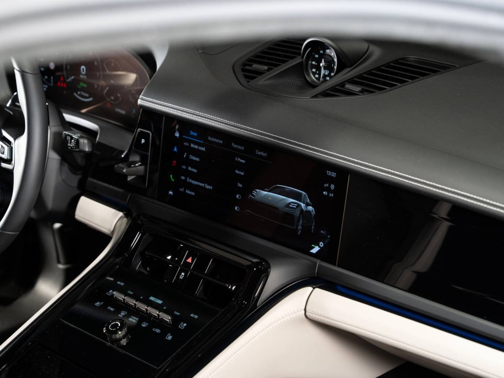 PORSCHE Panamera 4S E-Hybrid-image-12