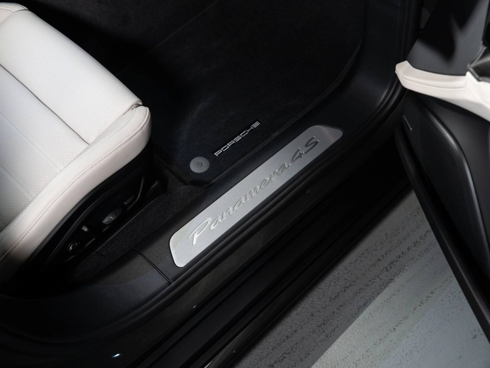 PORSCHE Panamera 4S E-Hybrid-image-18