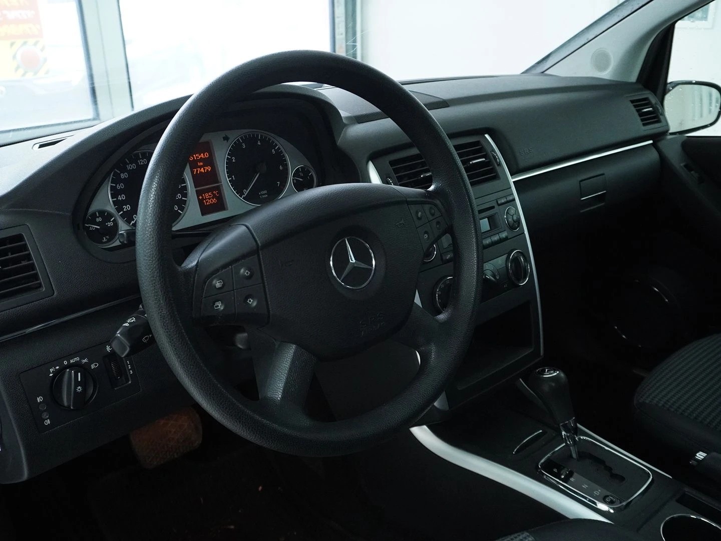 MERCEDES-BENZ B 150-showroom-element-2