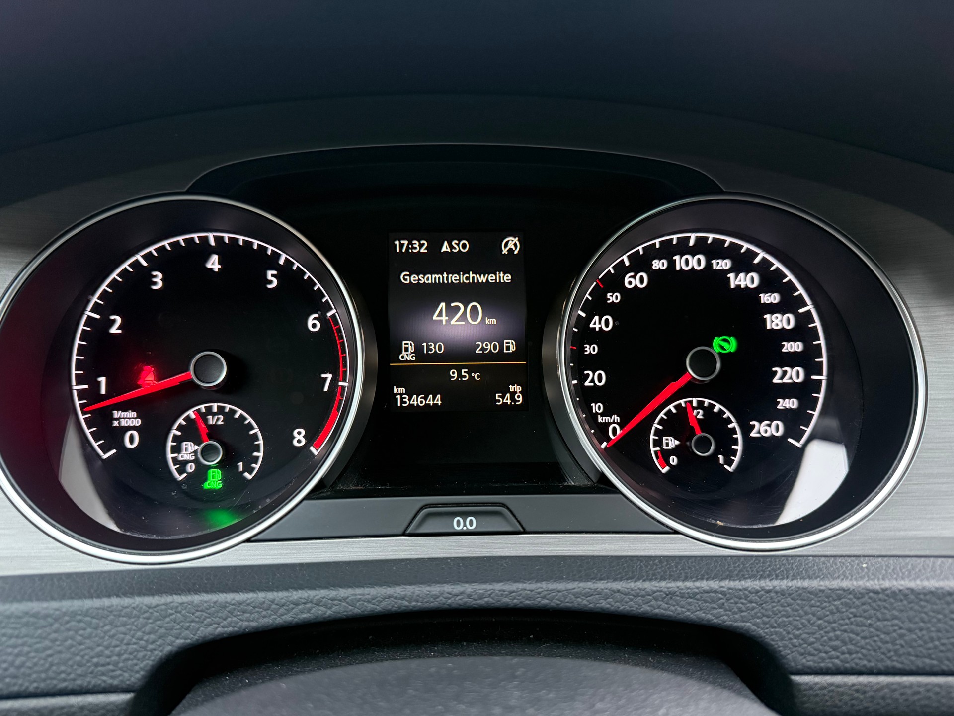 VW Golf Variant 1.4 TGI BlueMotion Comfortline DSG-image-11