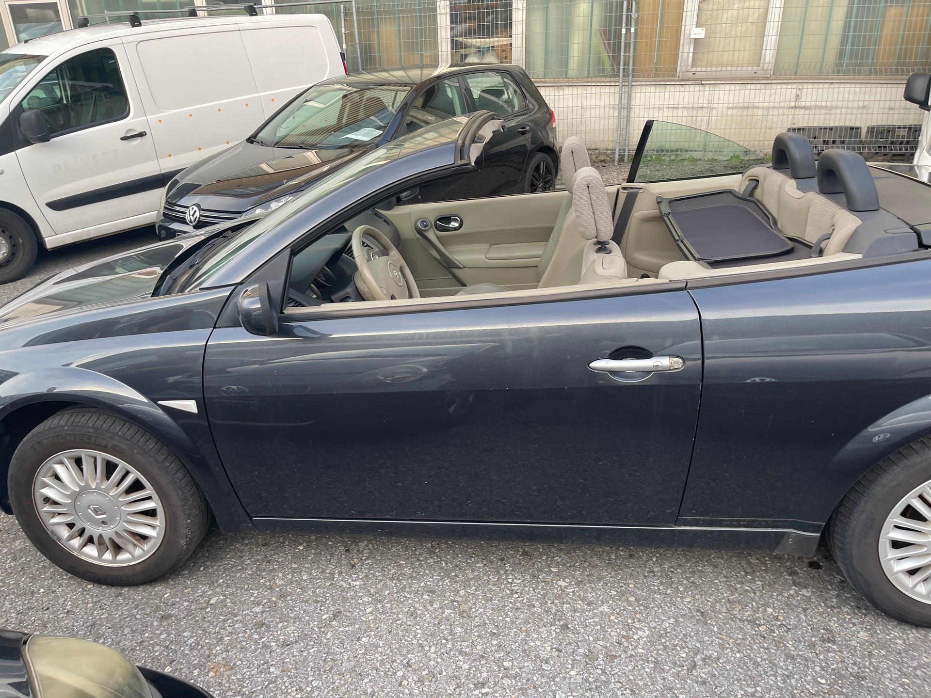 RENAULT Mégane C-C 2.0 16V Privilège Luxe-image-9