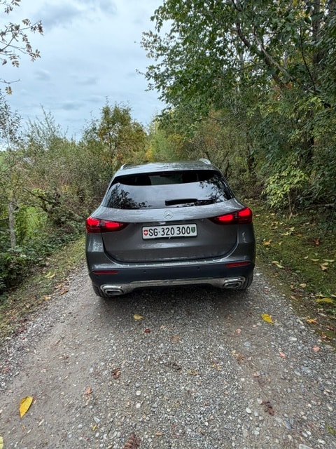 MERCEDES-BENZ GLA 220 4matic-image-4
