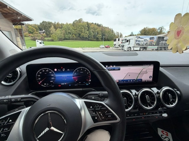 MERCEDES-BENZ GLA 220 4matic-image-2