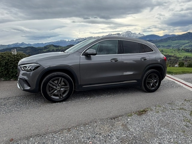 MERCEDES-BENZ GLA 220 4matic-image-0