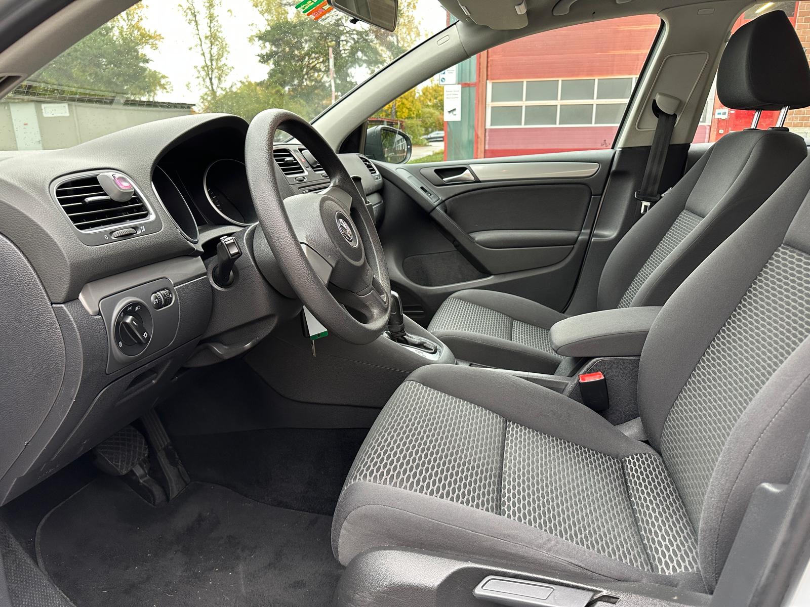 VW Golf 1.6 TDI BlueMotion Technology Team DSG-image-5