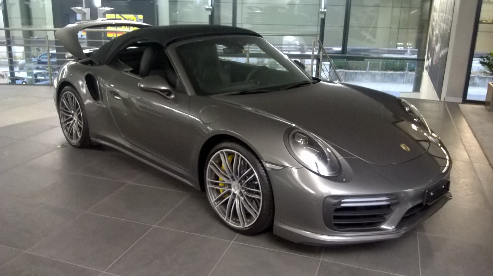 PORSCHE 911 Turbo S Cabrio PDK-image-4