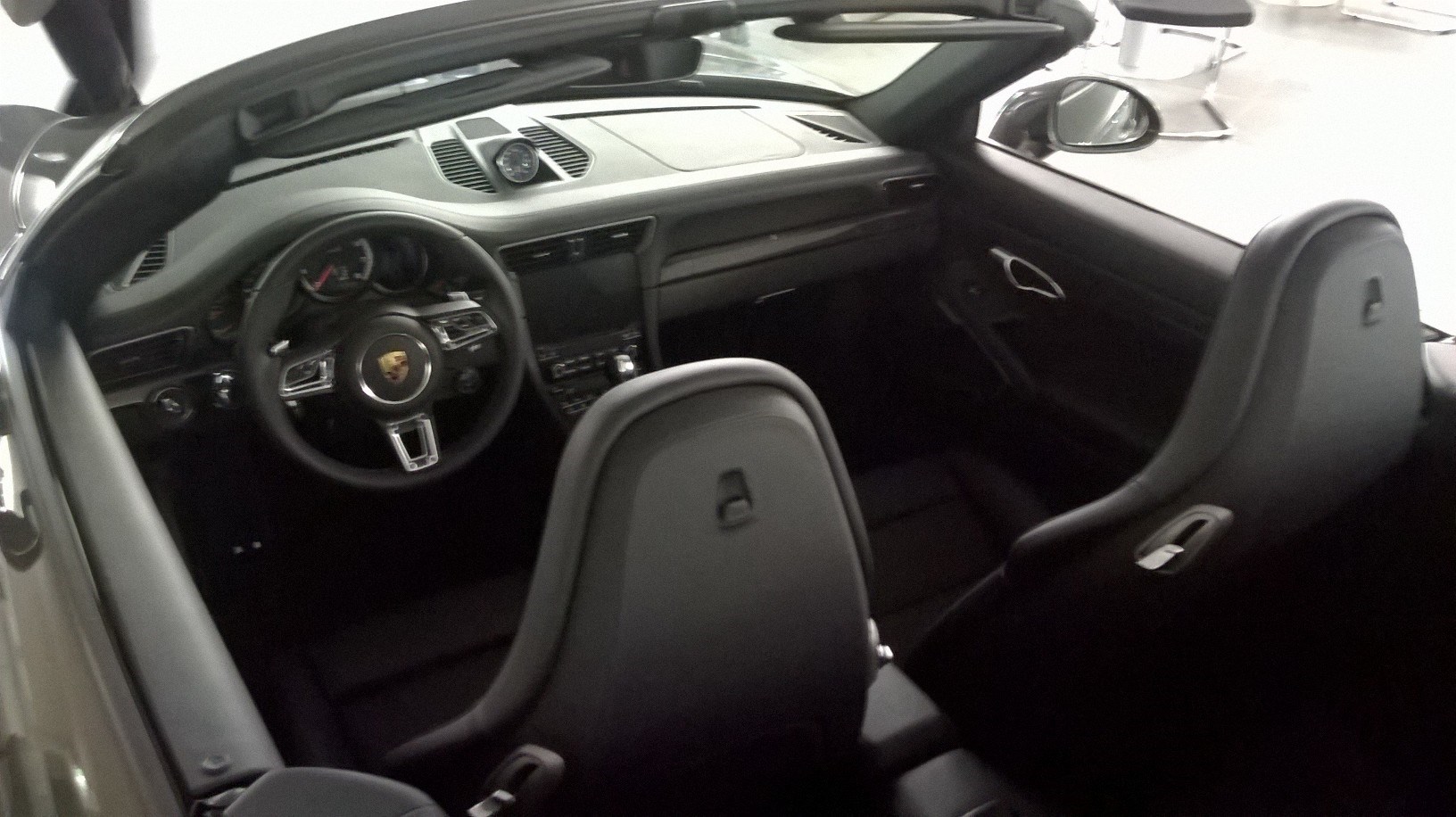 PORSCHE 911 Turbo S Cabrio PDK-image-7