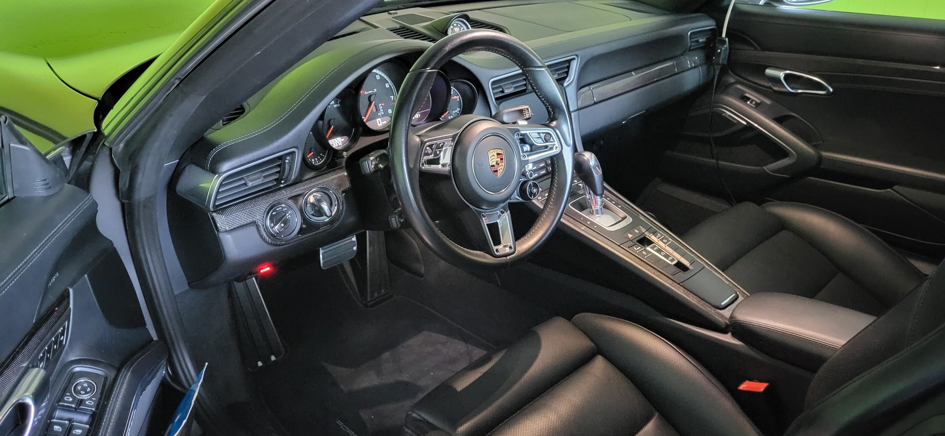 PORSCHE 911 Turbo S Cabrio PDK-image-6