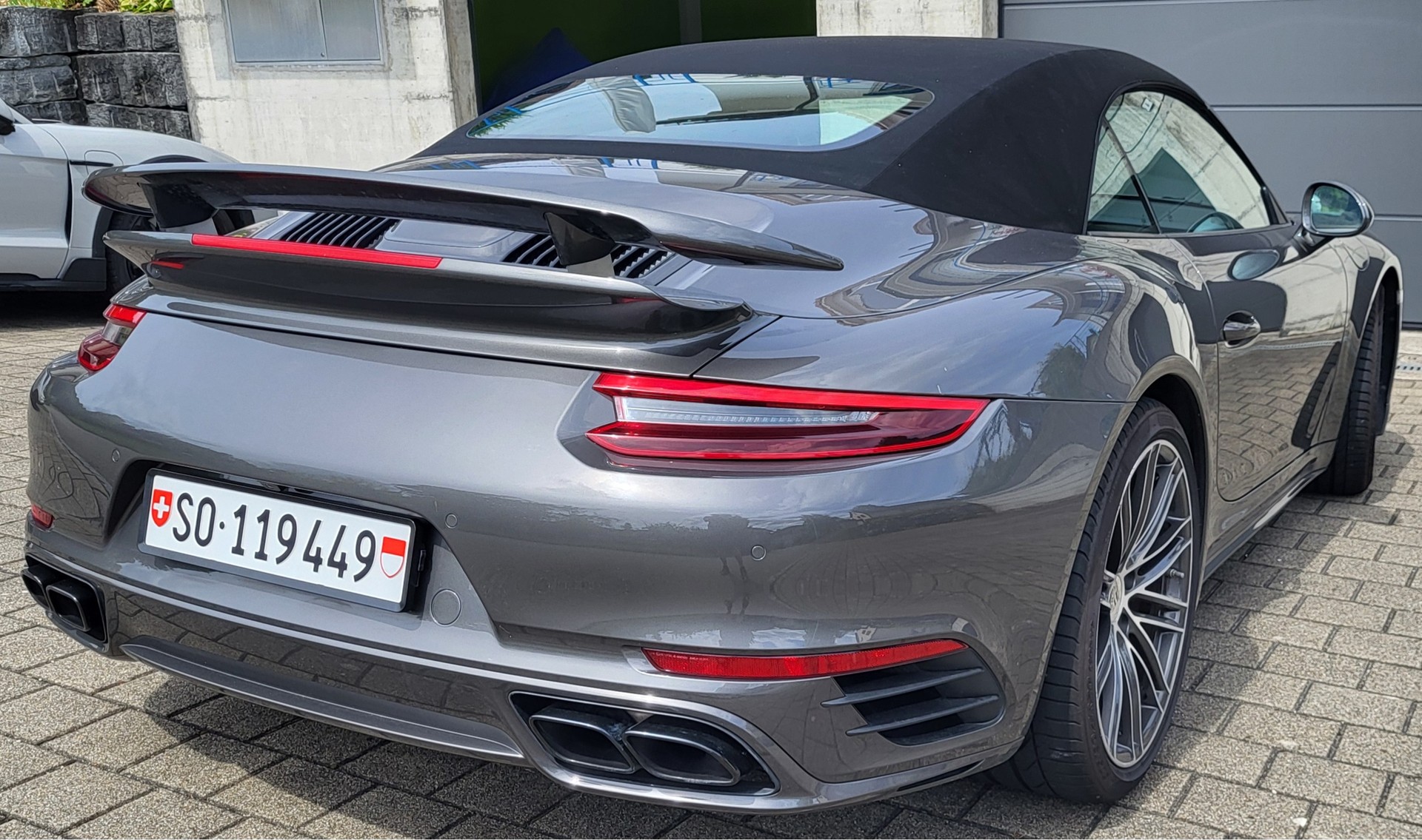 PORSCHE 911 Turbo S Cabrio PDK-image-15