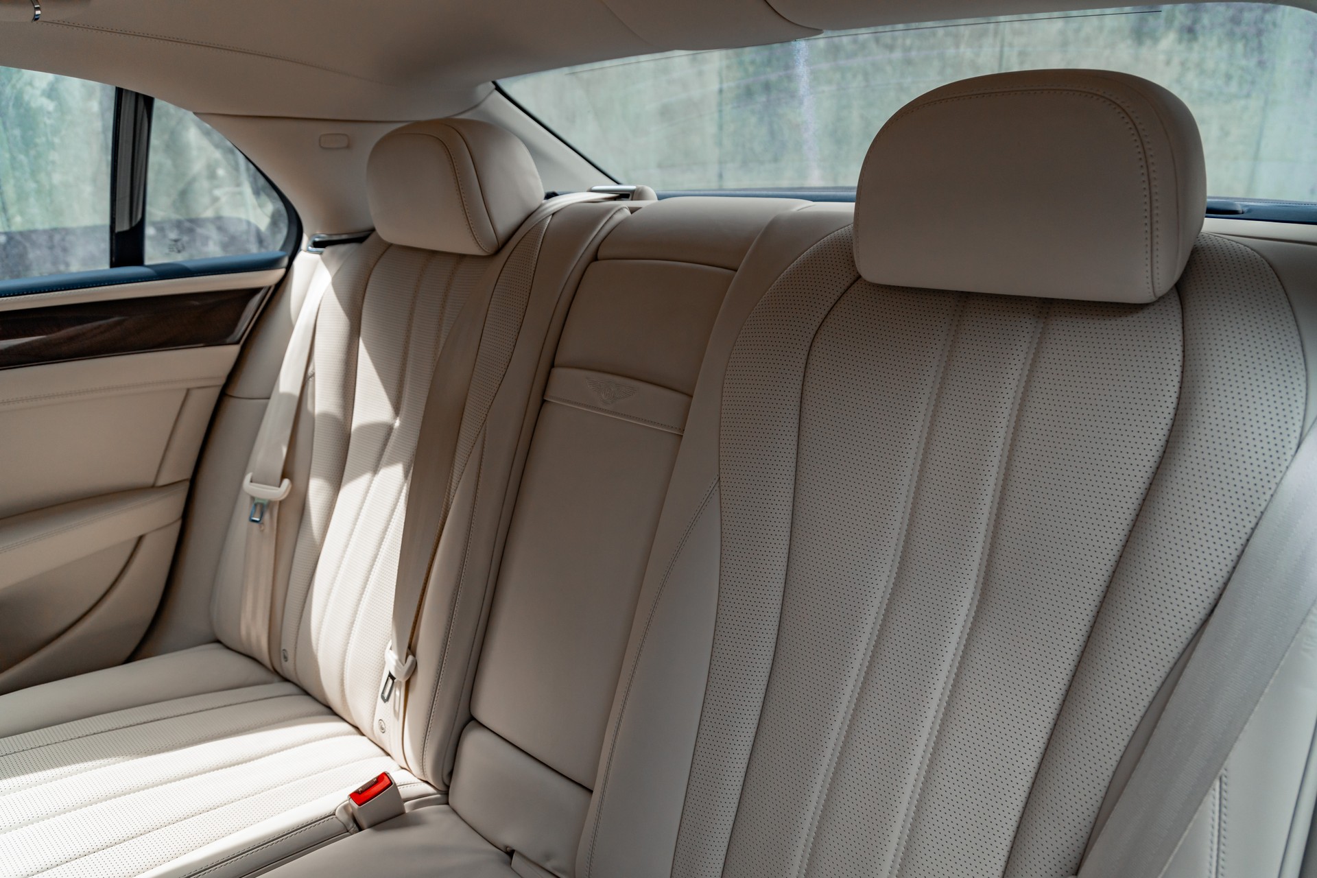 BENTLEY Flying Spur 4.0-image-23