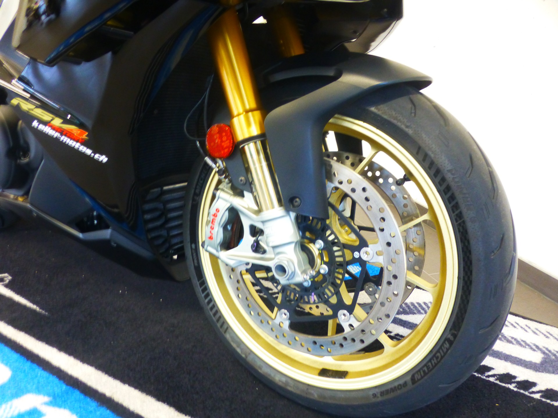 APRILIA RSV4 1100 Factory-image-8