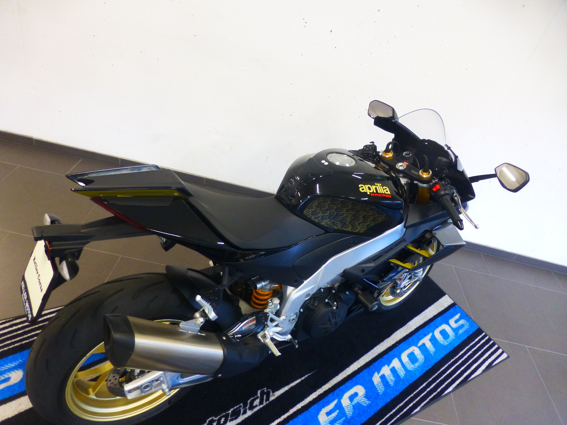 APRILIA RSV4 1100 Factory-image-10