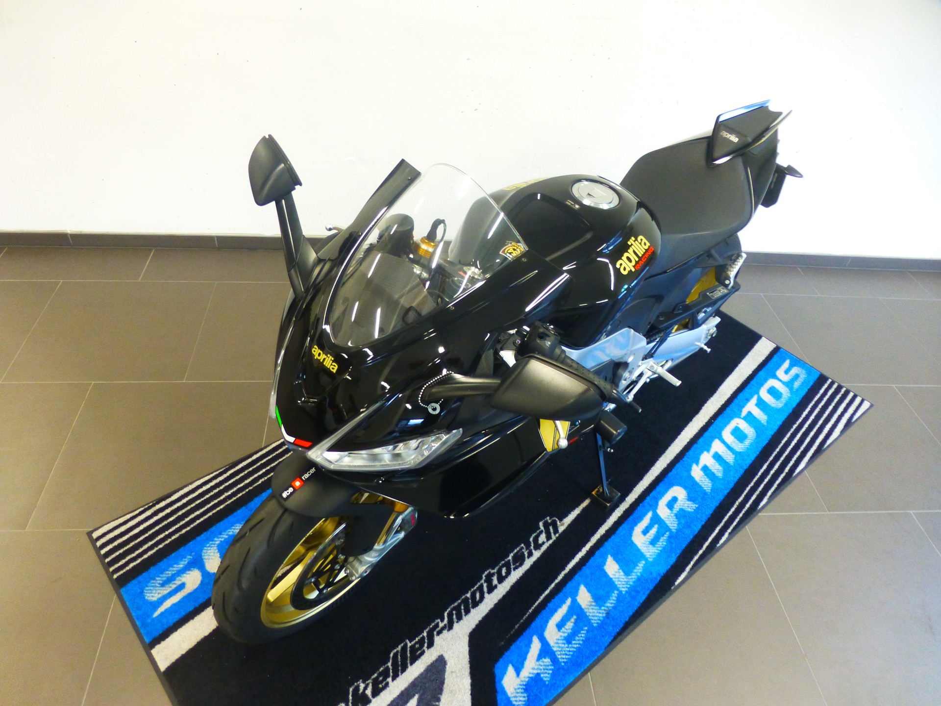 APRILIA RSV4 1100 Factory-image-12