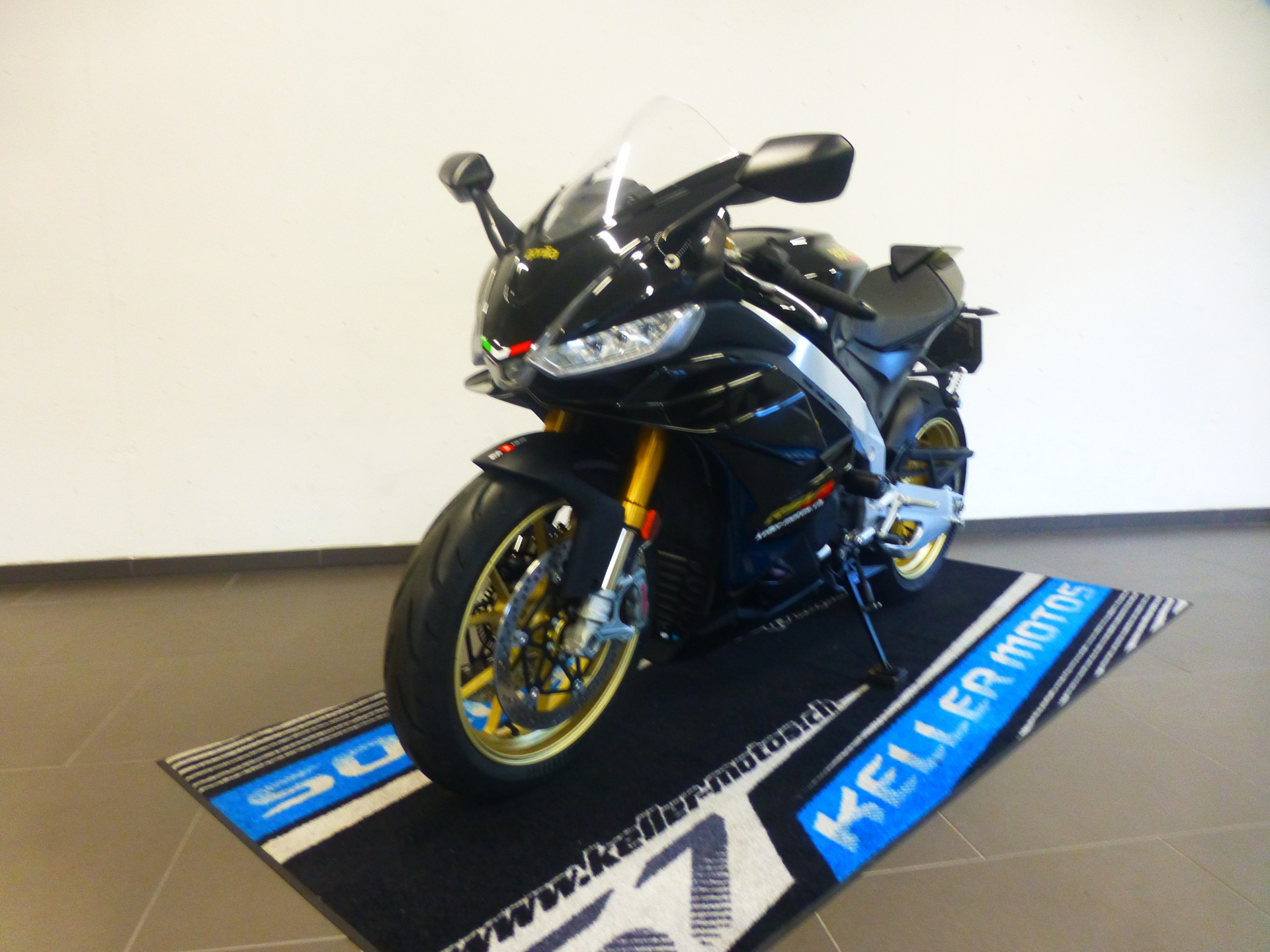 APRILIA RSV4 1100 Factory-image-11