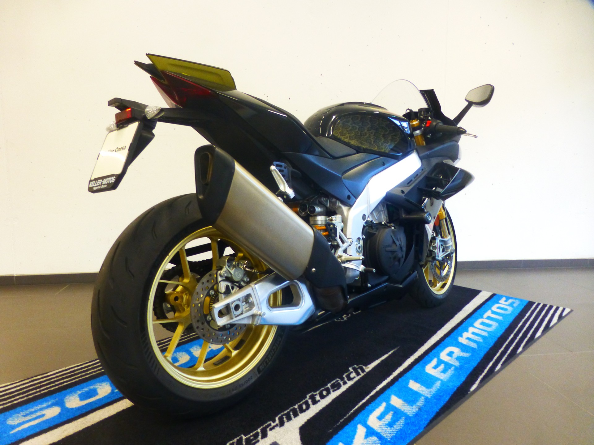 APRILIA RSV4 1100 Factory-image-6