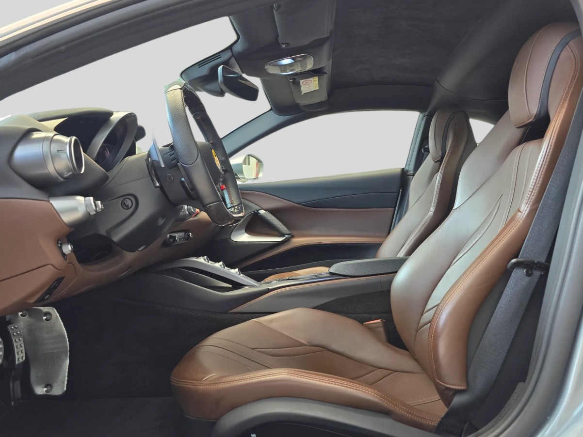 FERRARI 812 Superfast-image-8
