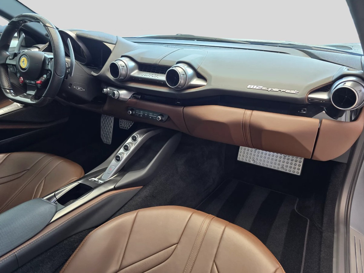 FERRARI 812 Superfast-image-13
