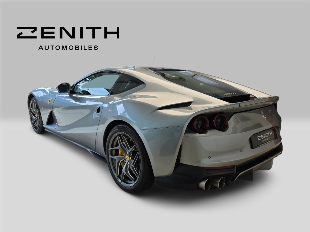 FERRARI 812 Superfast-image-6