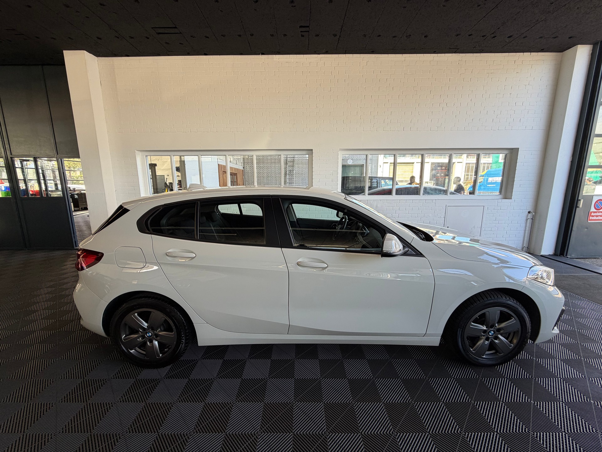 BMW 116d Steptronic-image-1